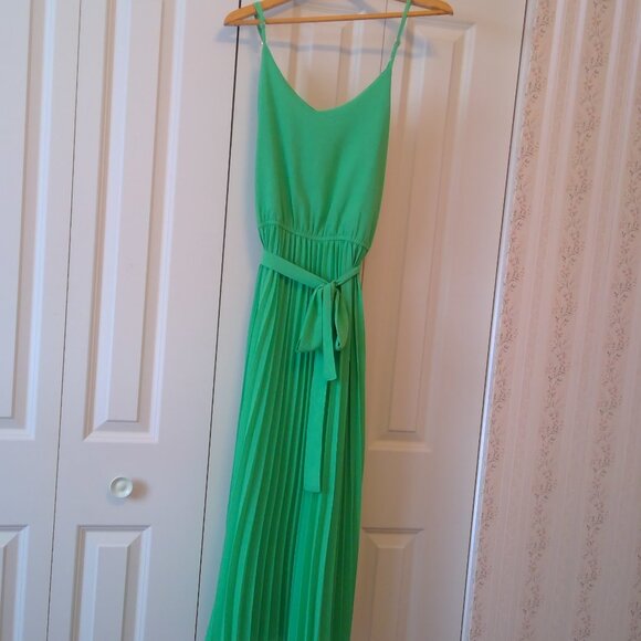 Suzy Shier Bright Green Maxi Dress - NWT - M - Picture 8 of 8